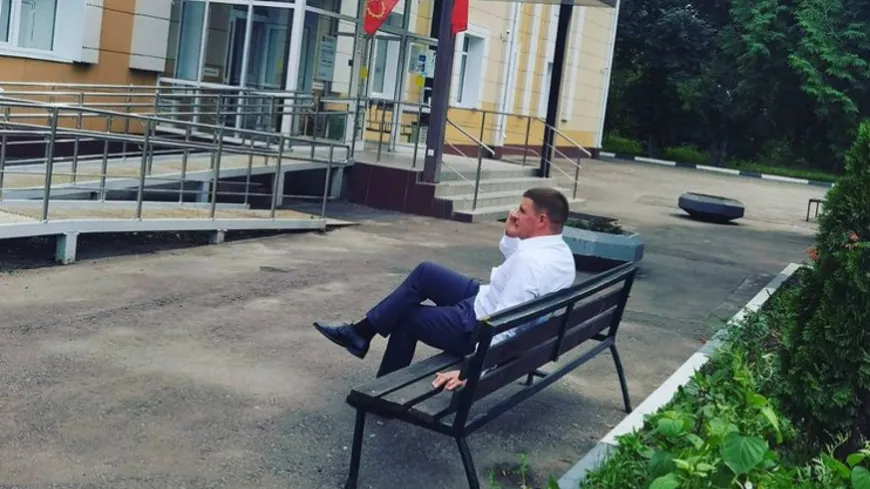 Скамейки установили у поликлиники в микрорайоне Заря Балашихи по просьбе жителей
