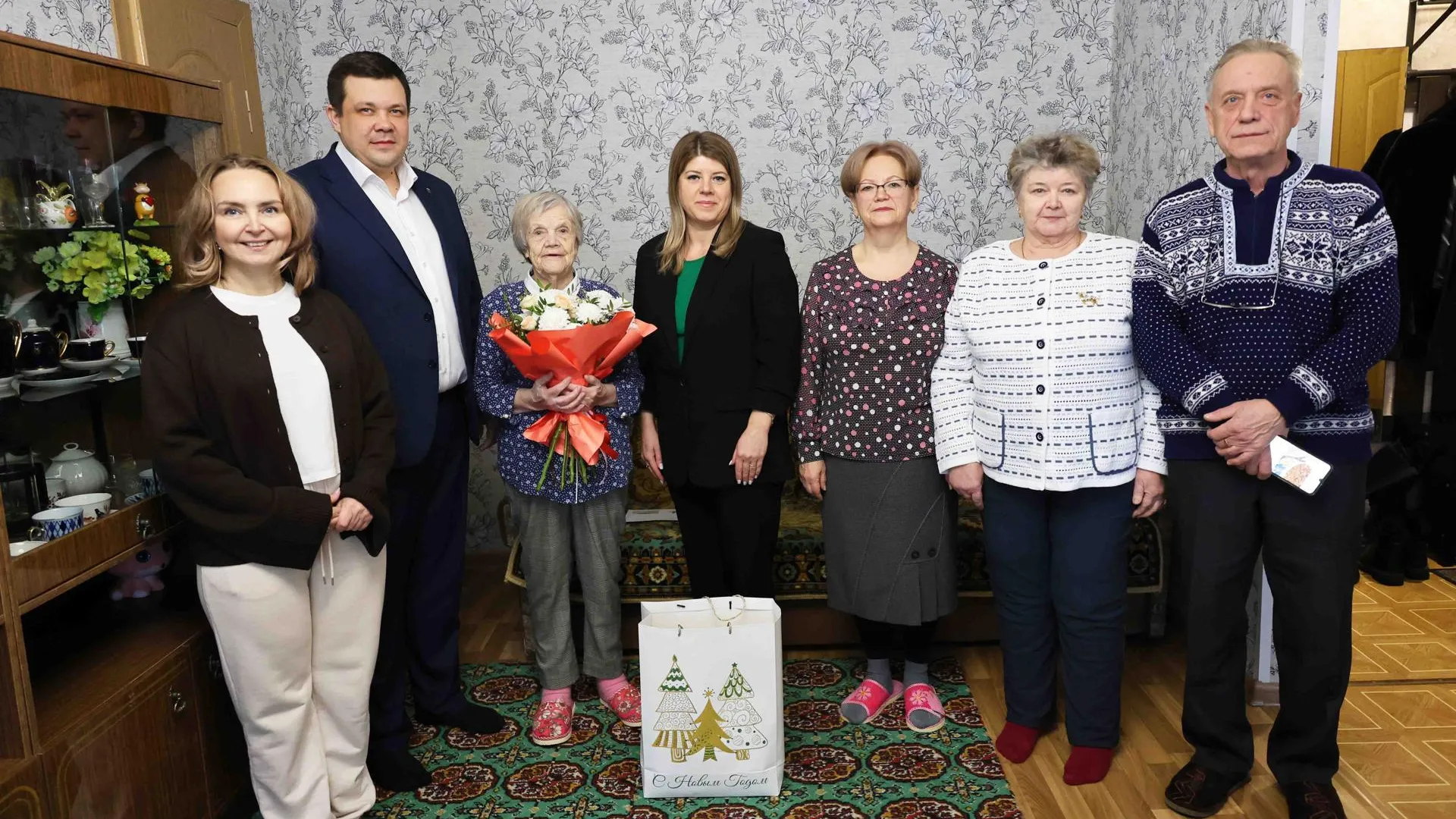 Ветерана Великой Отечественной войны поздравили с 94-летием в Павловском Посаде