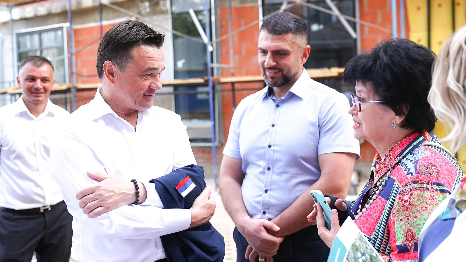 Воробьев проверил строительство крупного больничного комплекса в Хотькове