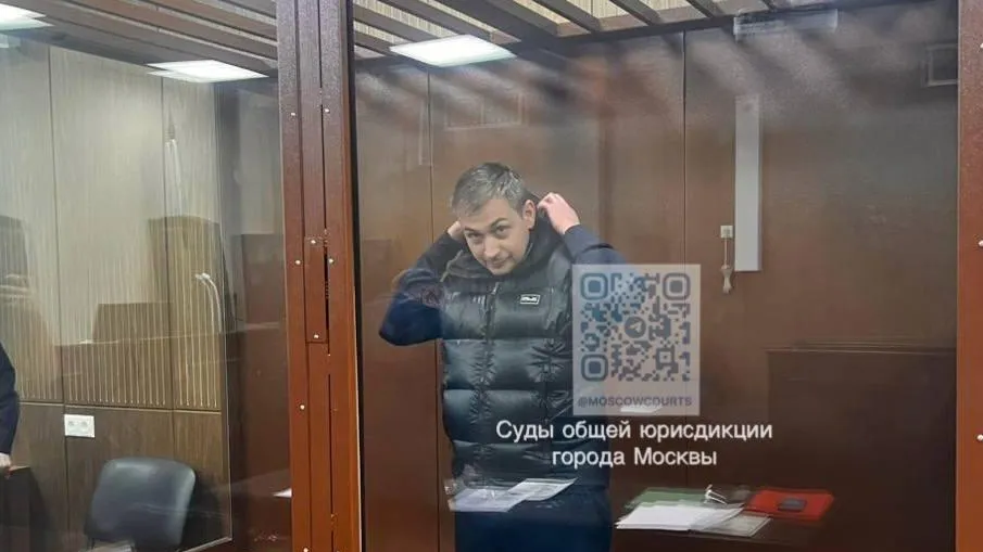 Шатался и улыбался: полицейского по делу экс-гендиректора «Фонбета» арестовали
