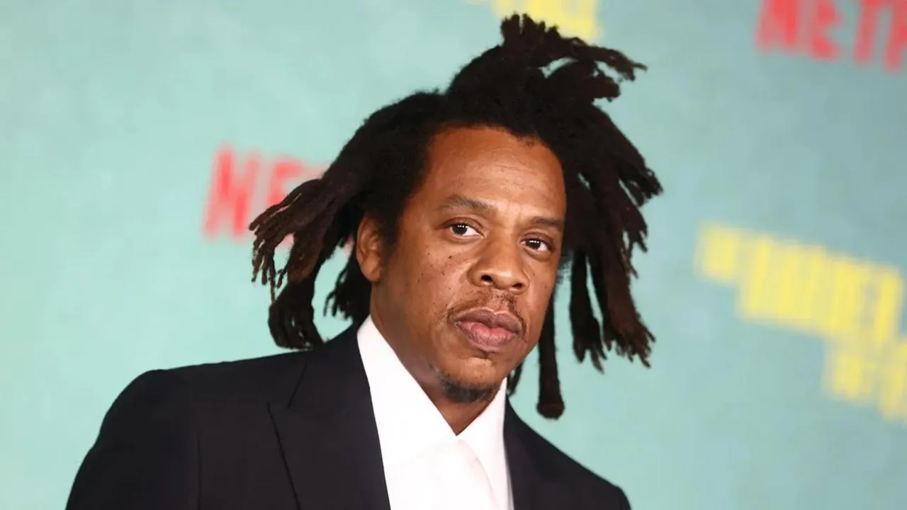 Принуждали по очереди: Jay-Z обвинили в изнасиловании ребенка вместе с P. Diddy