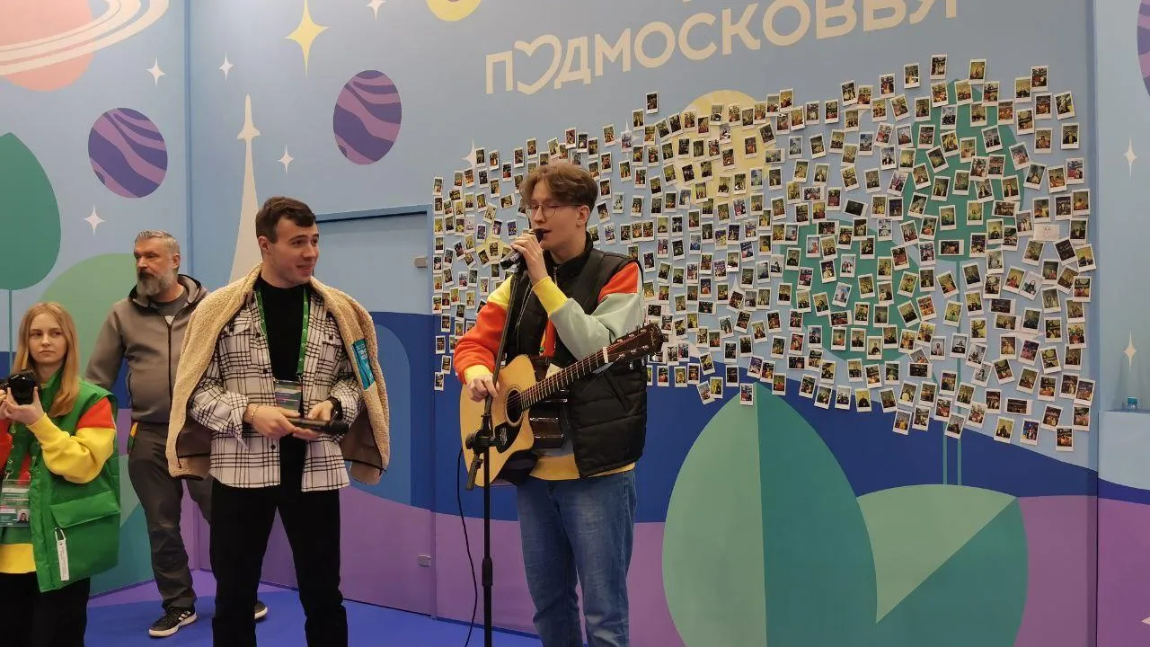 В павильоне Подмосковья на фестивале молодежи в Сочи сыграли популярные хиты