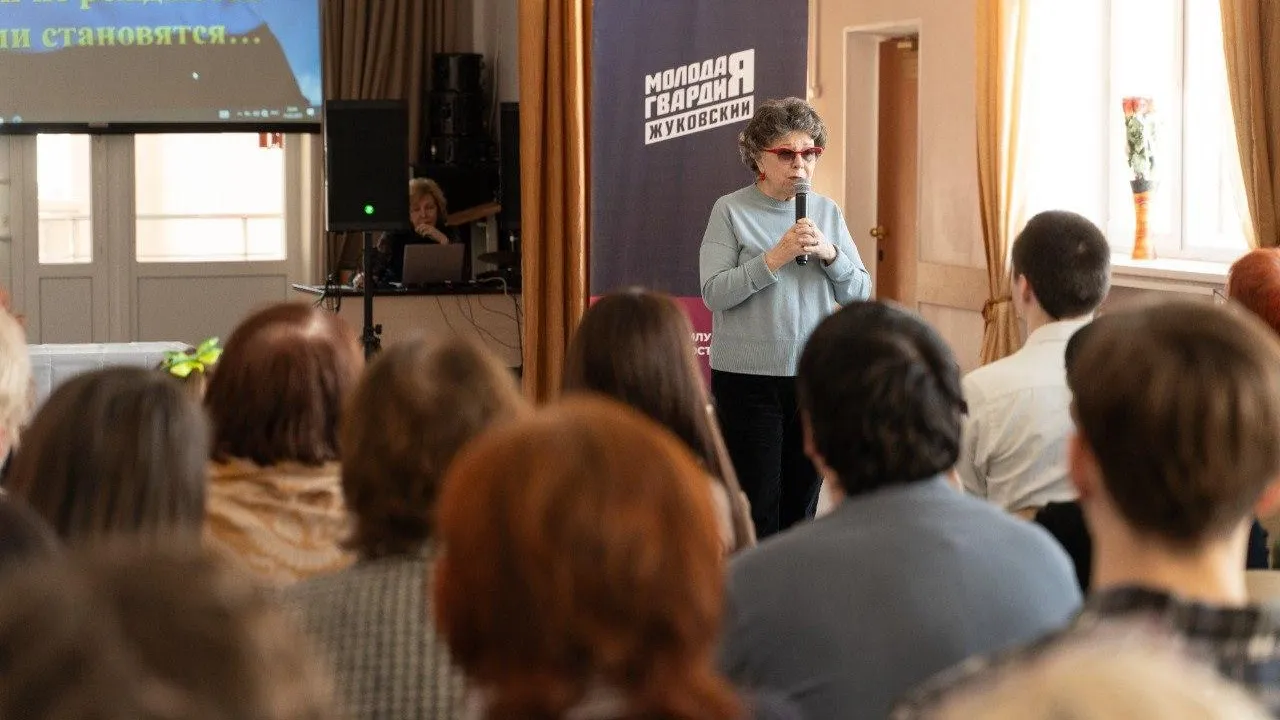В школе № 3 Жуковского открыли Парту Героя в честь бойца СВО Станислава Елецкого