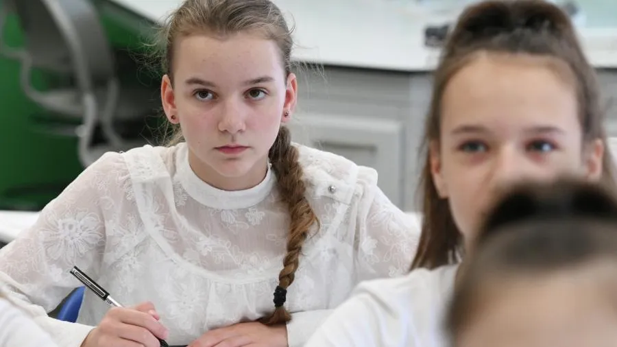 Уже с 1 сентября: часть российских школьников лишили обществознания