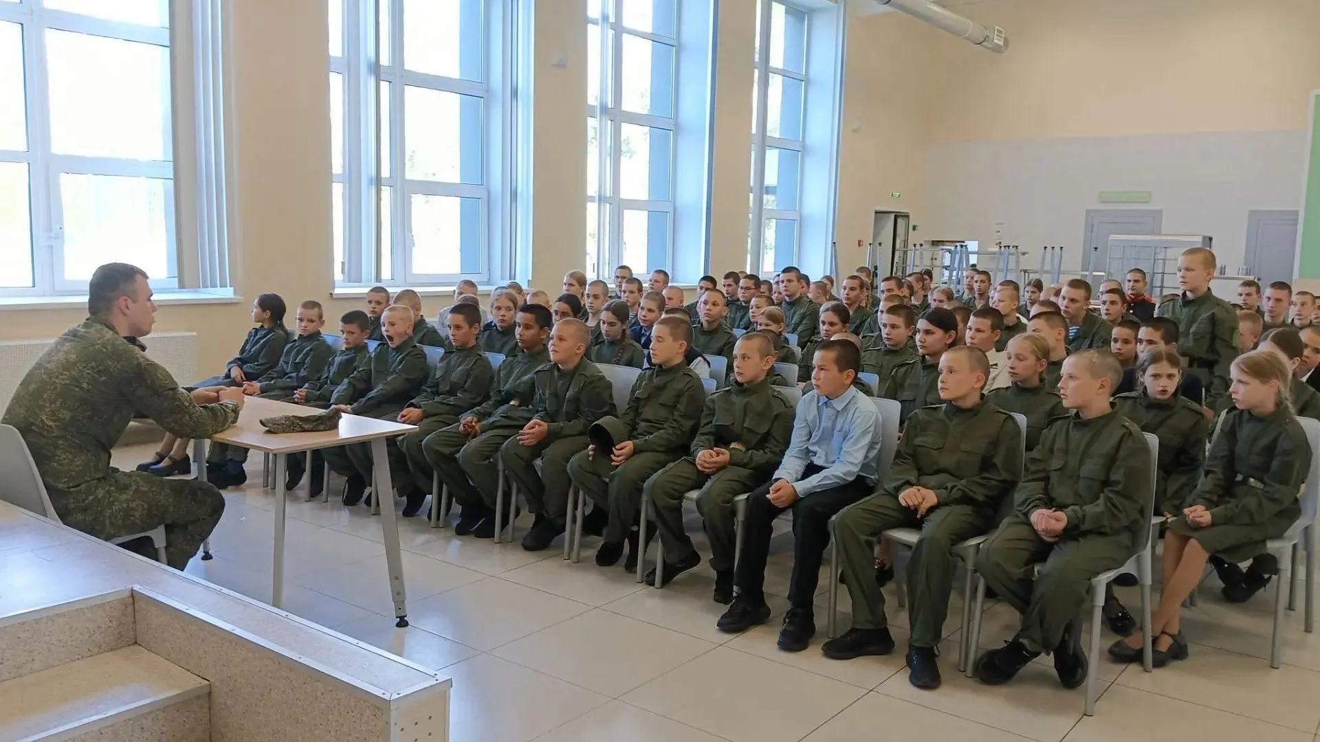 Участник спецоперации встретился с кадетами в Богородском округе