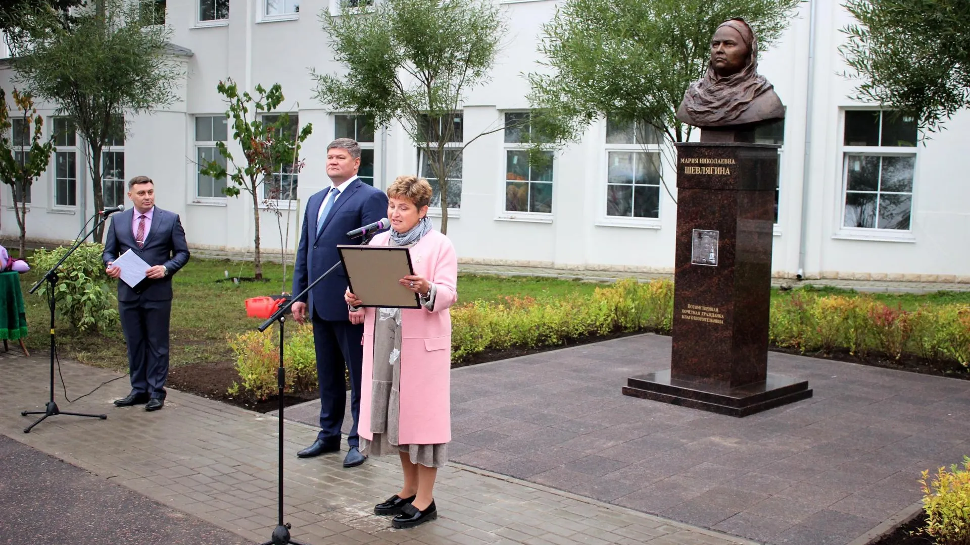 Памятник благотворительнице Марии Шевлягиной открыли в Коломне
