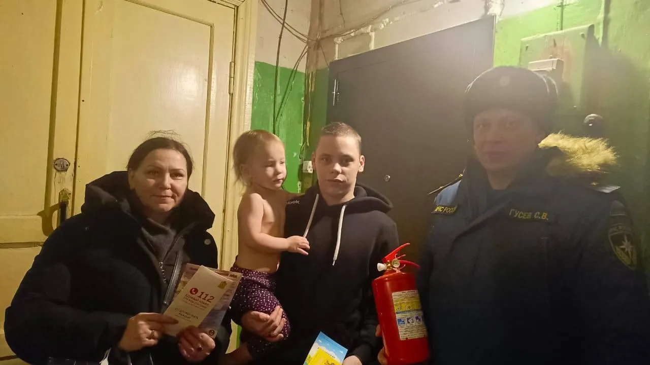 Сотрудники МЧС и участковые соцслужбы центра «Королевский» провели рейд патронажных семей