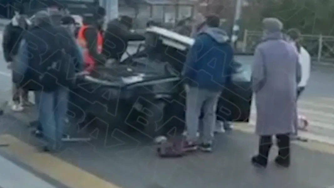 Четверо пострадали: легковушка влетела в толпу и детскую коляску в Ульяновске