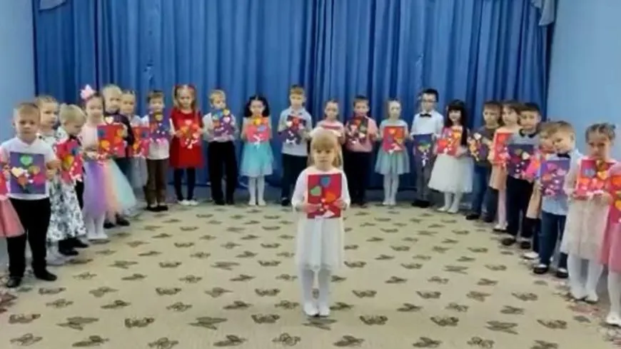 Дети росгвардейцев из Щелкова поздравили своих мам с Днем матери