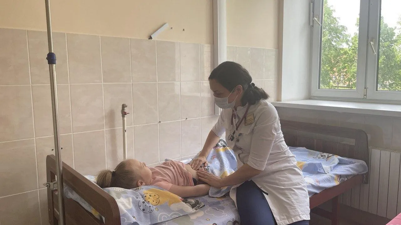 Подмосковные врачи НИКИ спасли 10‑летнюю девочку с аутоиммунным заболеванием кишечника