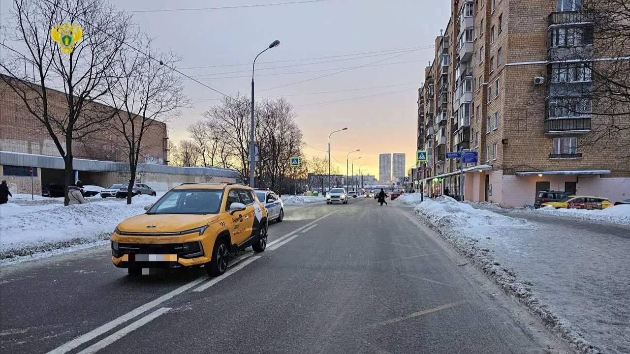 Таксист сбил девочку на пешеходном переходе на севере Москвы