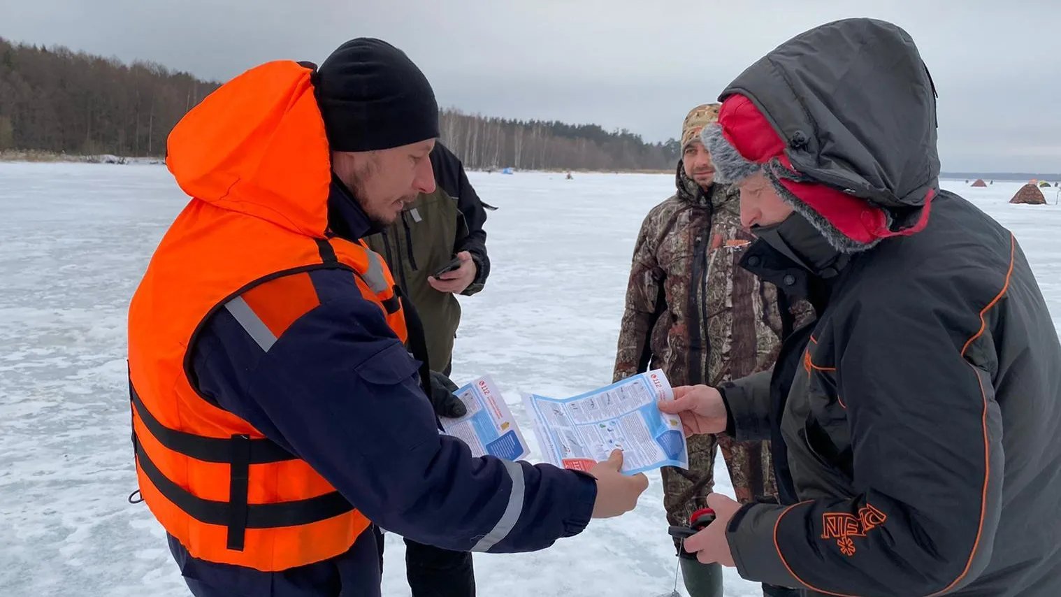Спасатели назвали 12 подмосковных водоемов, где состояние льда опасно для жизни