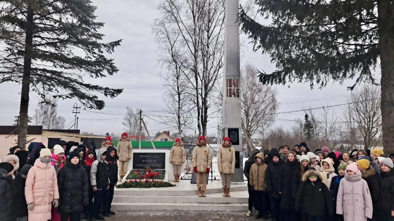 Торжественное возложение цветов прошло в подмосковном селе Середа