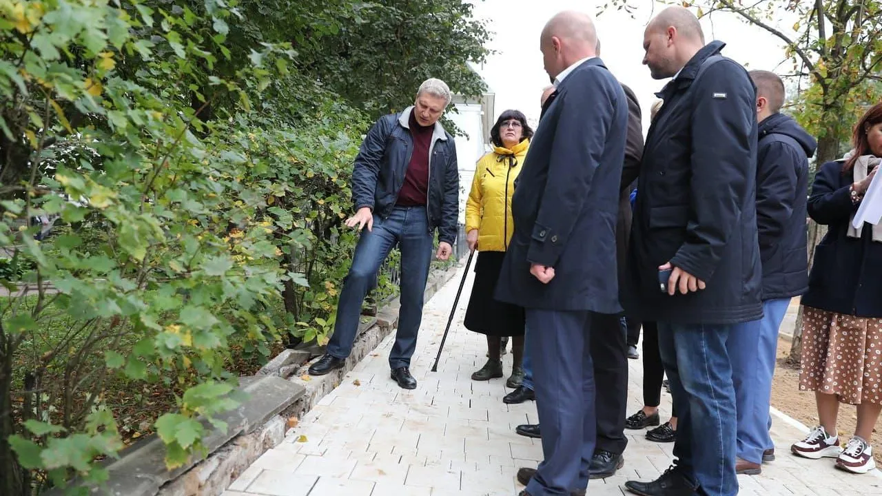 Глава Одинцовского округа проверил ход благоустройства центра Звенигорода и парков