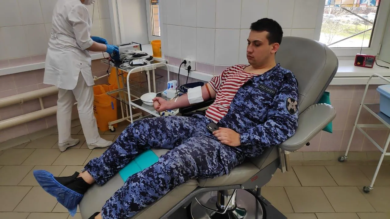 Подмосковные росгвардейцы сдали более 20 л крови в рамках акции «От сердца к сердцу»