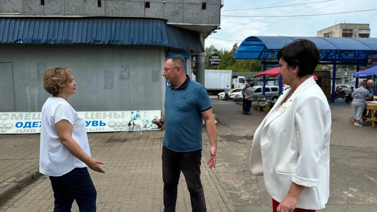 На Вокзальной площади в Чехове демонтировали незаконную рекламу