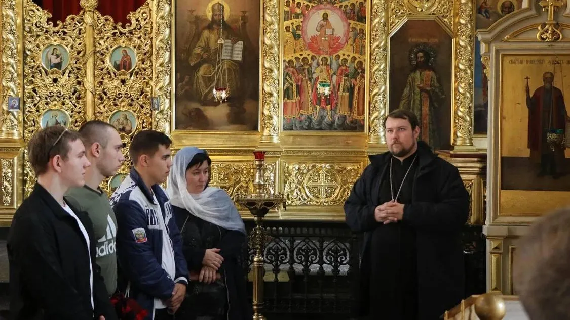 В Бронницах состоялась экскурсия в храмовый комплекс для активной молодежи