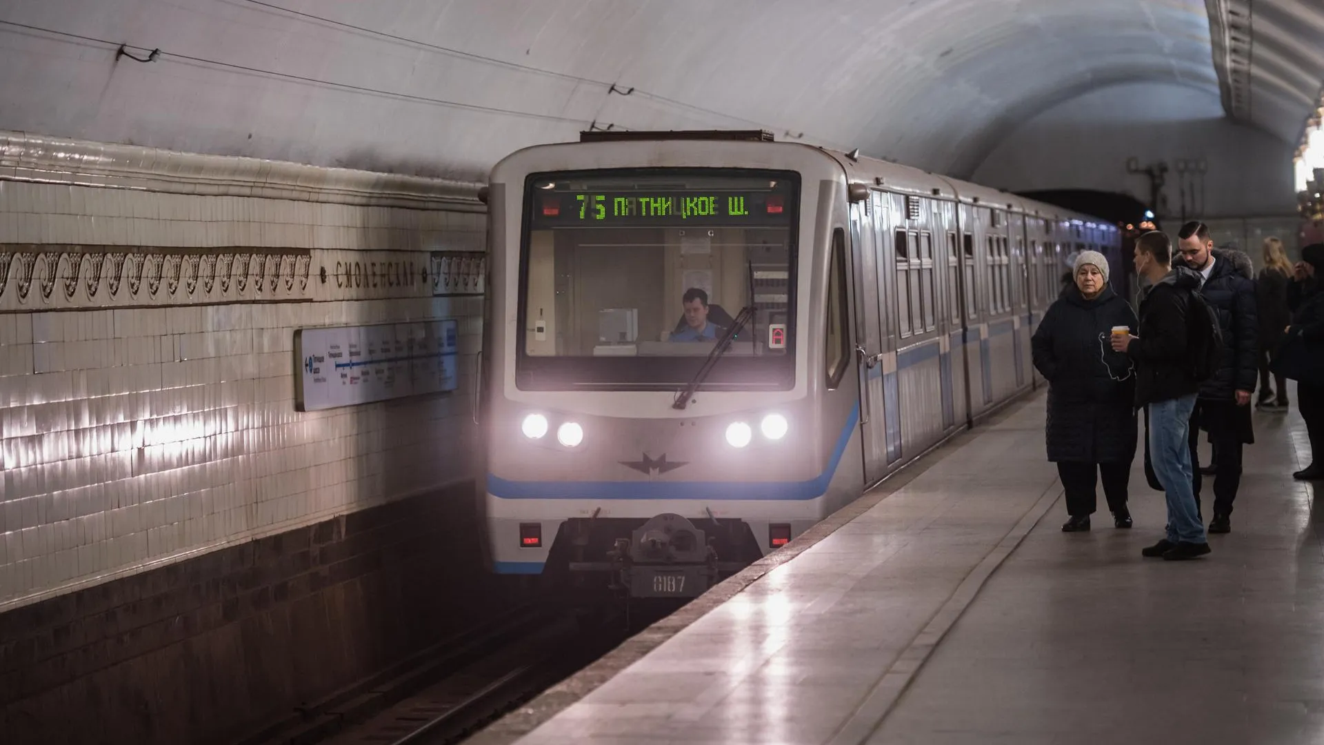 Станцию «Смоленская» на «синей» ветке метро закрыли до июня 2021 года