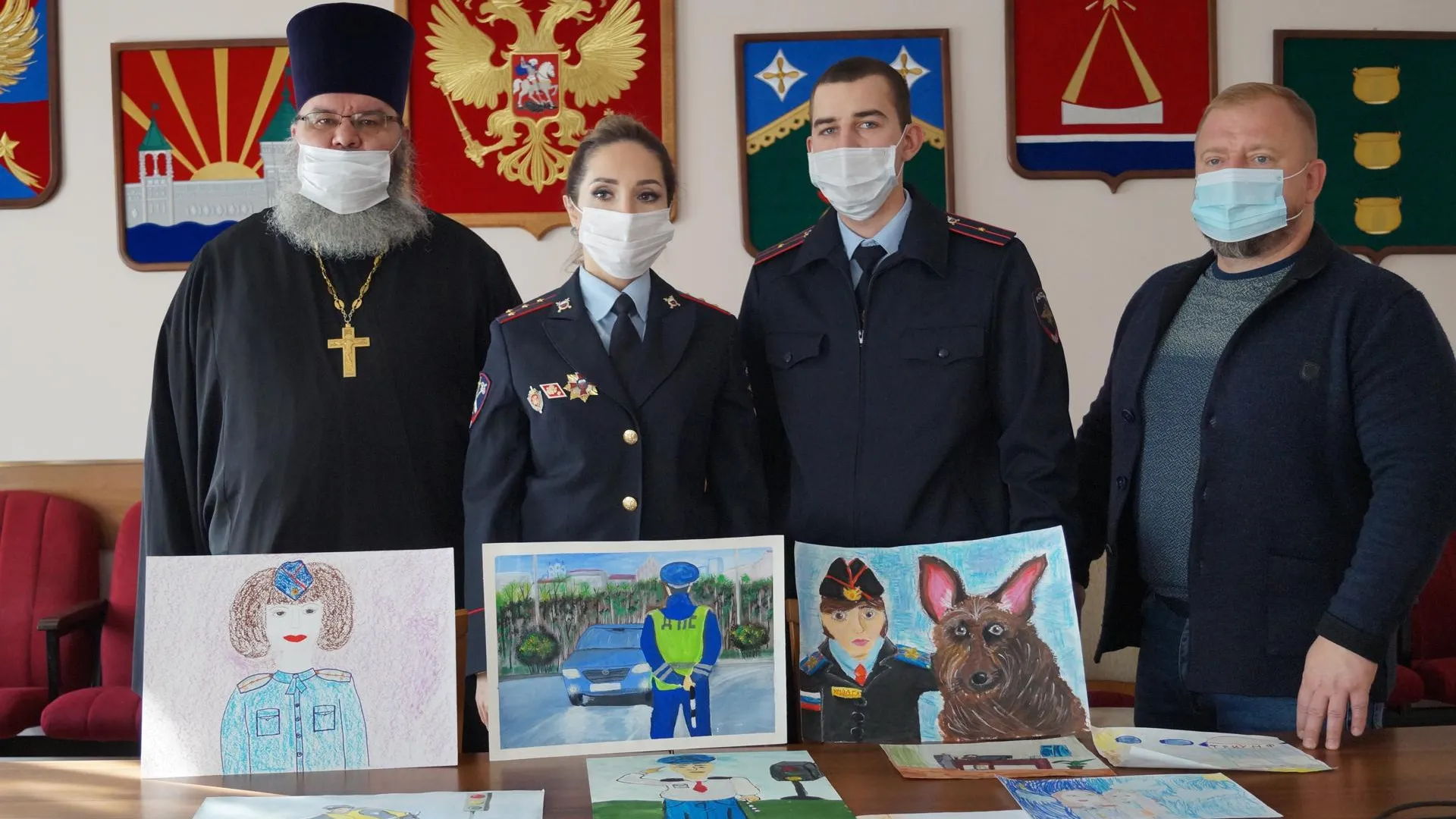 В Люберцах подвели итоги конкурса детского рисунка, посвященного Дню сотрудника МВД