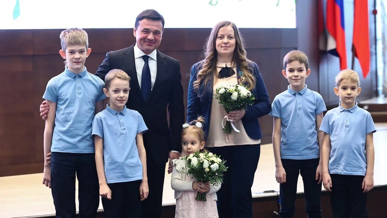 Андрей Воробьев поблагодарил всех матерей за заботу, любовь и ответственность