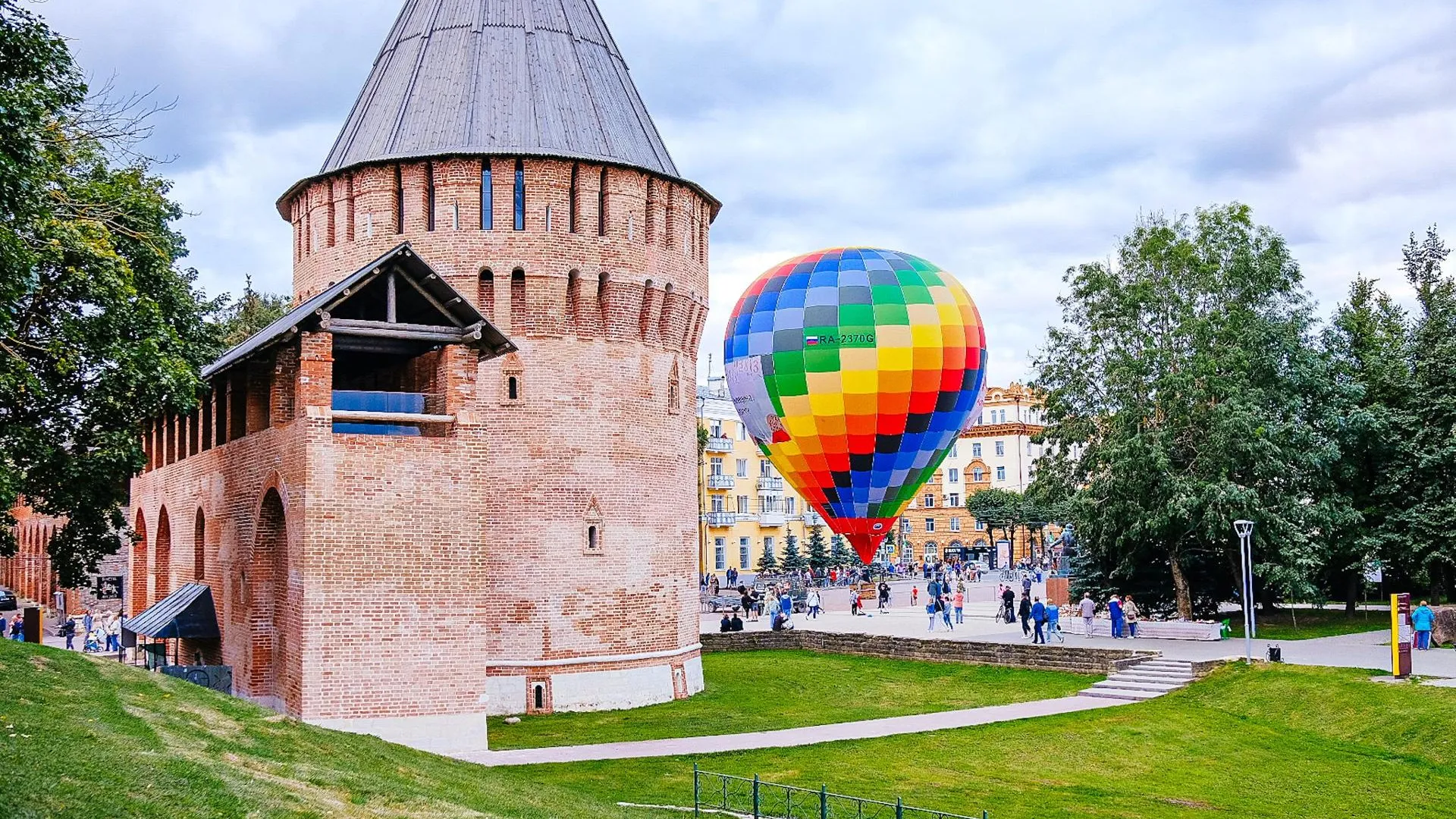Депутат Жаров призвал жителей Подмосковья голосовать за молодежные города ЦФО