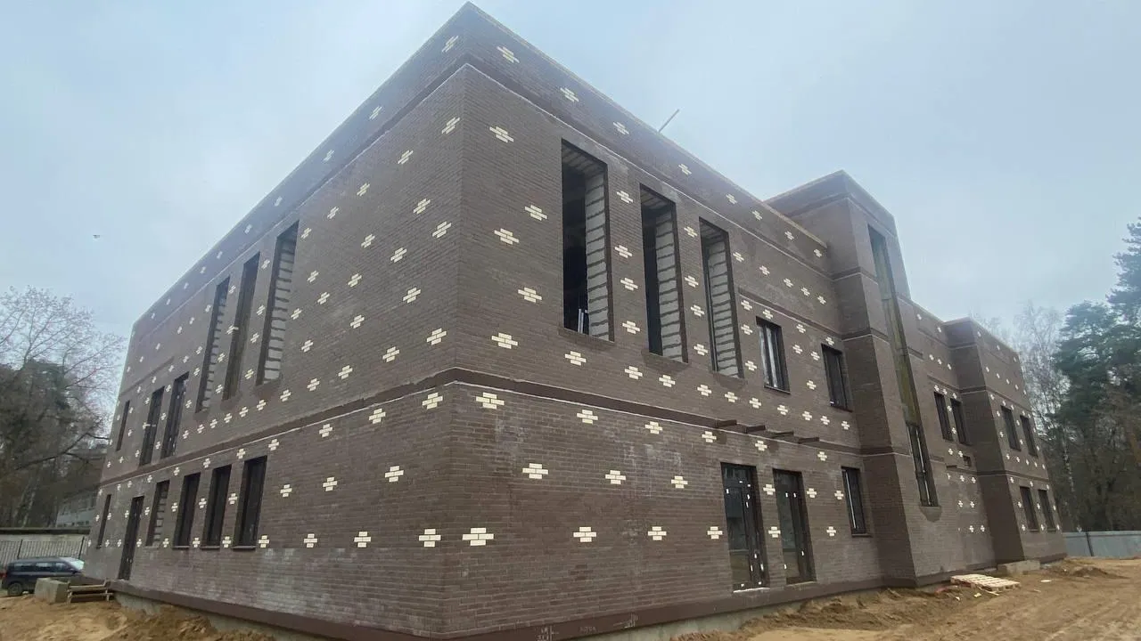 В Дмитровском округе готовность корпуса детсада достигла 50%