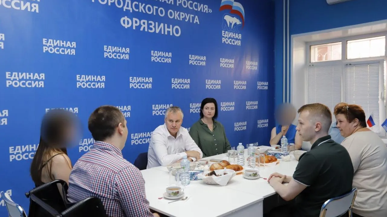 Глава Фрязина Воробьев встретился с военнослужащими и их семьями