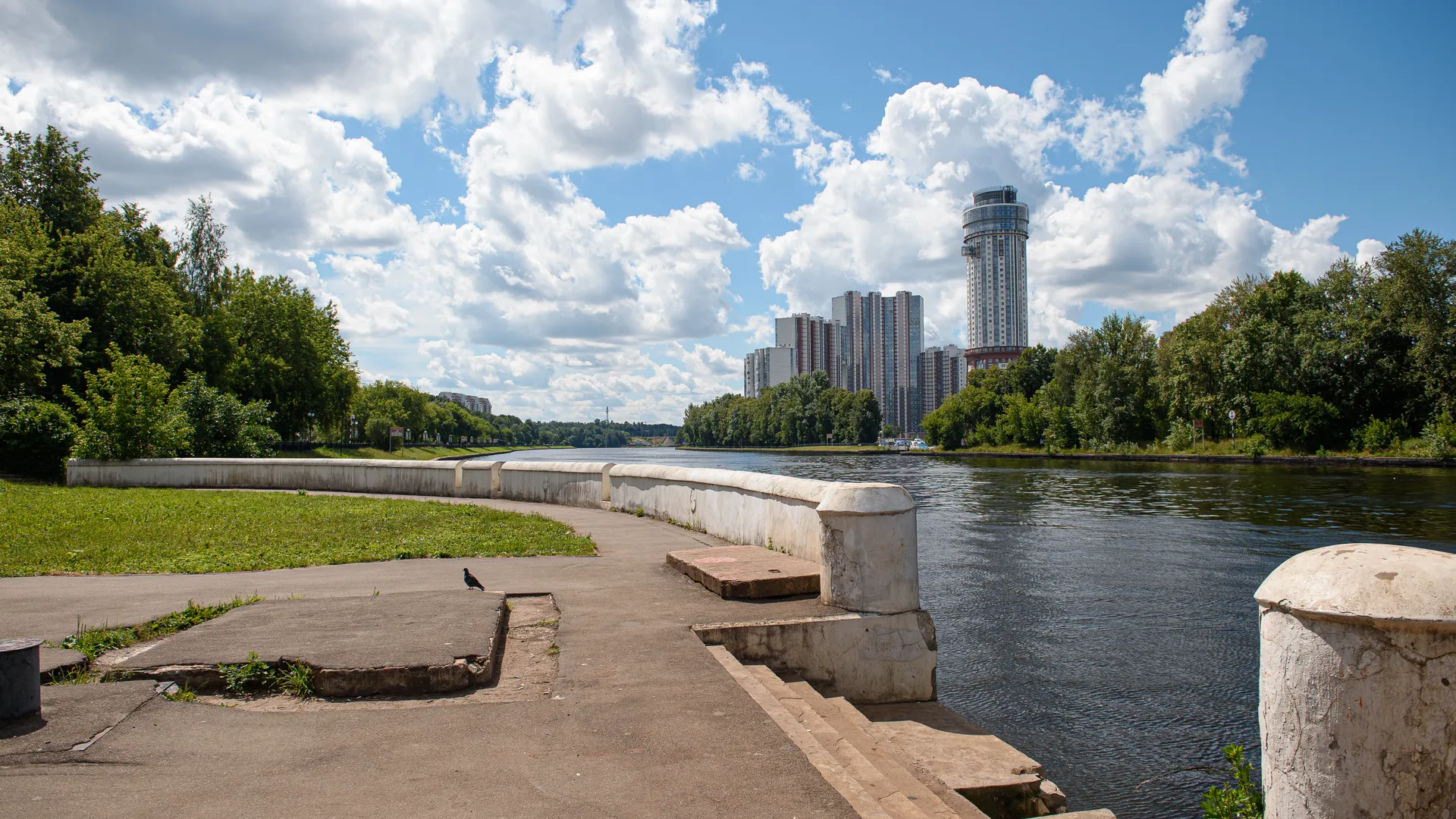 Сбер поздравил жителей Химок с 85-летием города