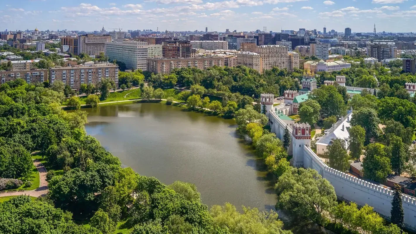 Более 20 прудов Москвы за 2024 год подверглись очистке воды из-за ее качества