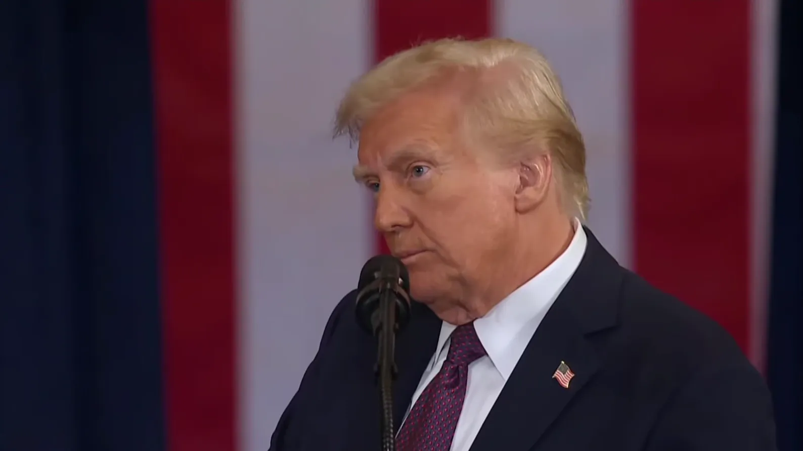 Трамп отказался передавать многомиллиардную помощь Украине