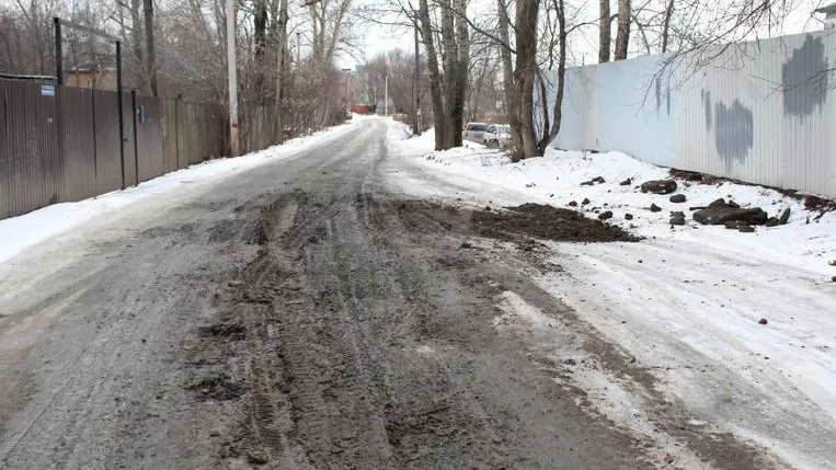 В Люберцах проводят проверку из‑за переноса сроков ремонта дороги на улице Железнодорожная