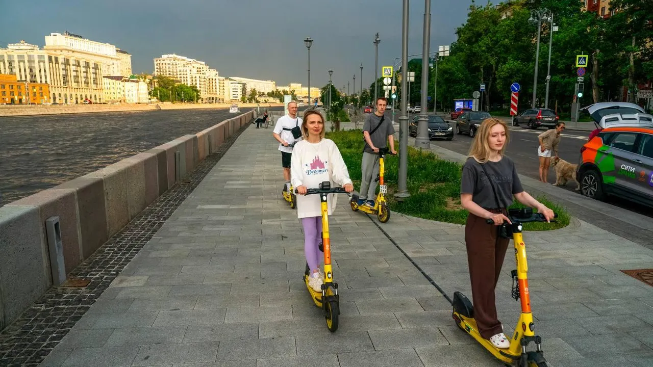 В Москве стартовали работы по обновлению швов гранитной облицовки набережных