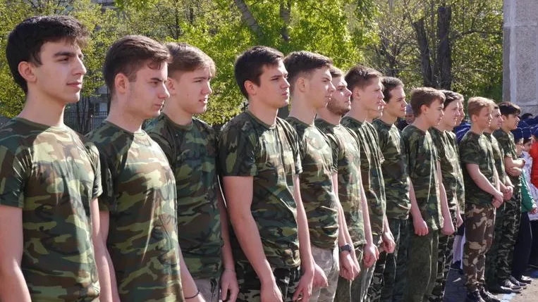 Более 10 гимназистов начали проходить военно‑полевые сборы в микрорайоне Подольска