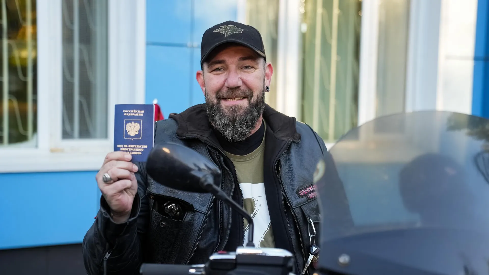 Преподаватель из Германии получил ВНЖ в миграционном центре Подмосковья