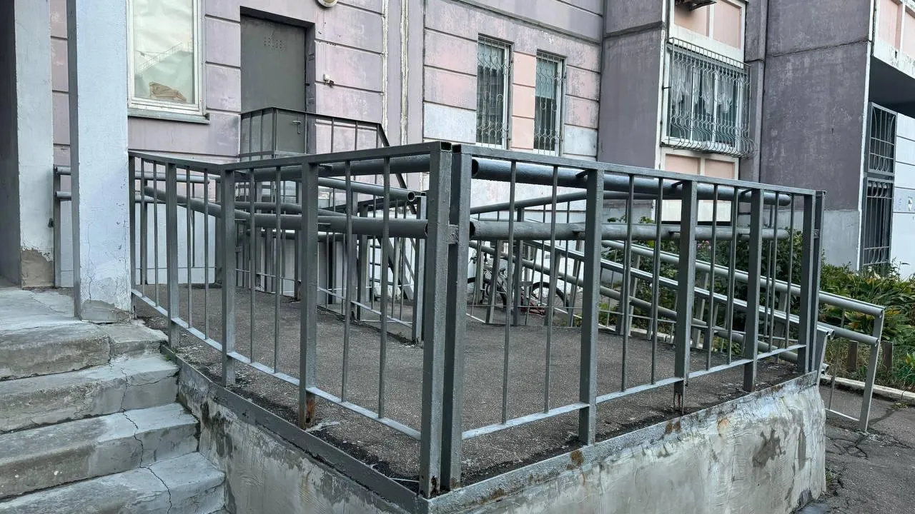В Подмосковье отремонтировали перила и пандусы свыше чем в 220 подъездах МКД