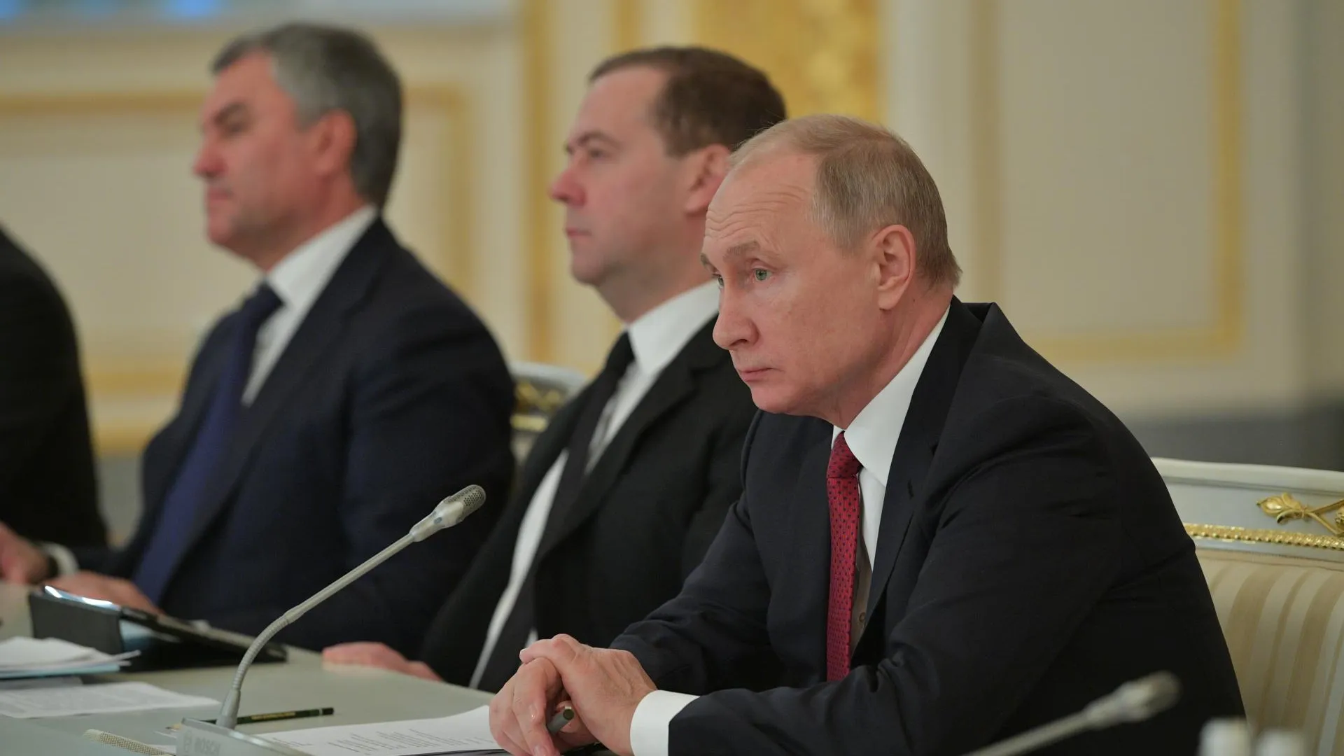 Путин поблагодарил волонтеров за добросовестный труд