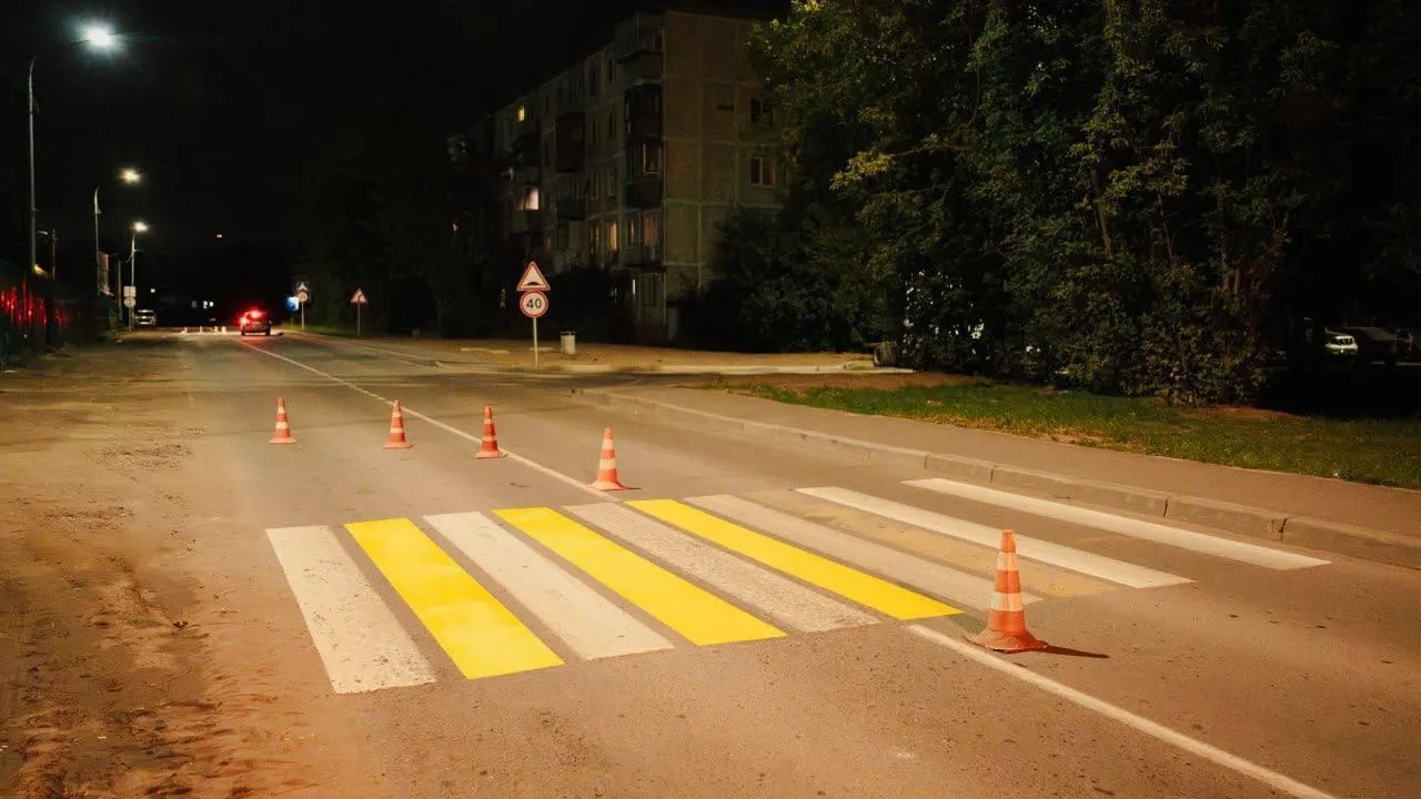 В Лосино‑Петровском продолжают обновлять дорожную разметку