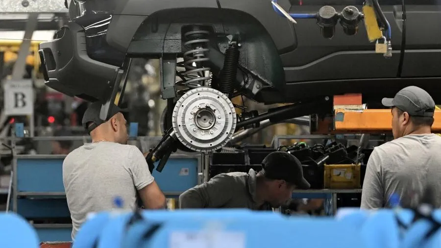 «АвтоВАЗ» прокомментировал слухи о четырехдневке и снижении зарплат на 20%
