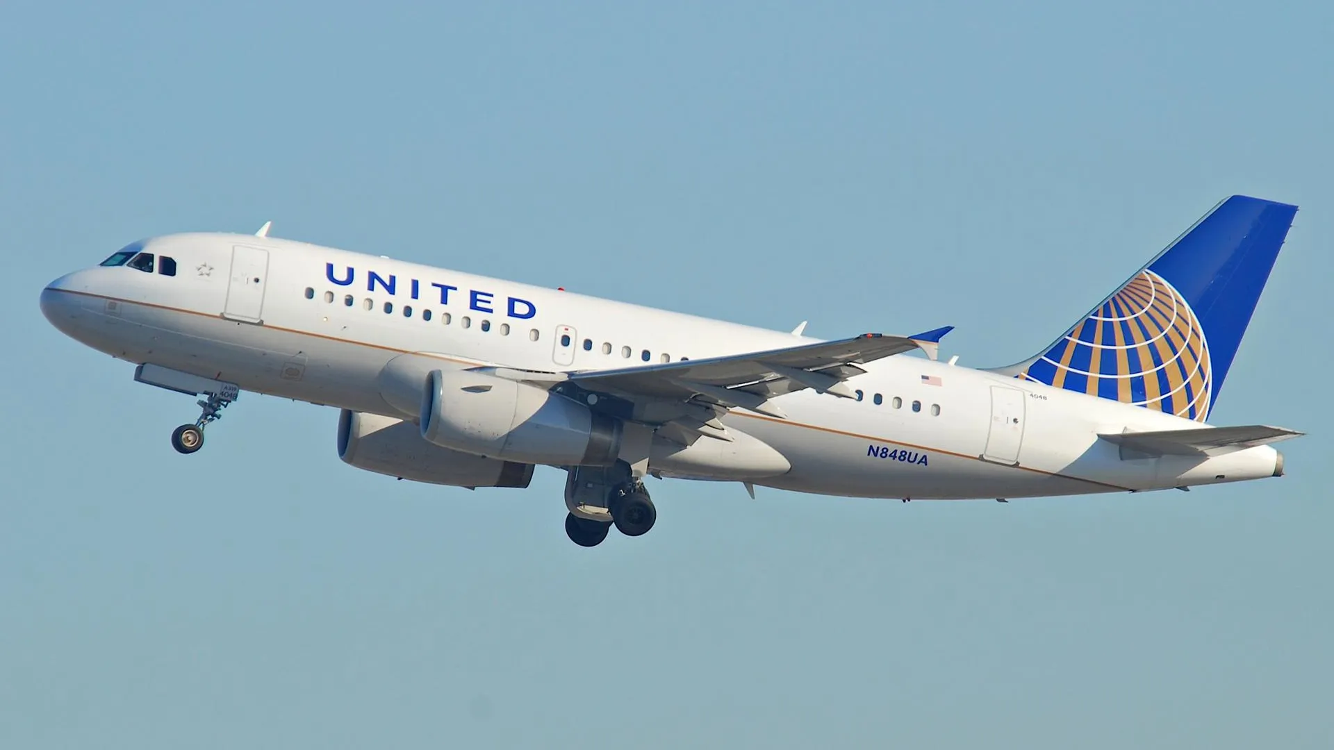 Борт United Airlines развернулся из-за того, что пилот забыл паспорт