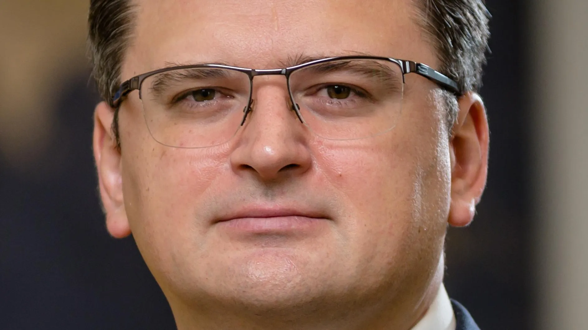 Кулеба: уехавшим жителям нужно вернуться и помочь защитить Украину