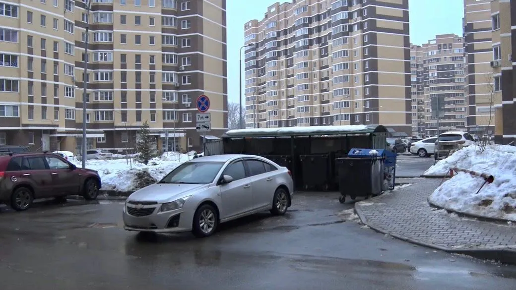 Более 1 тыс водителей нарушили правила парковки возле баков ТБО в Подмосковье в ноябре