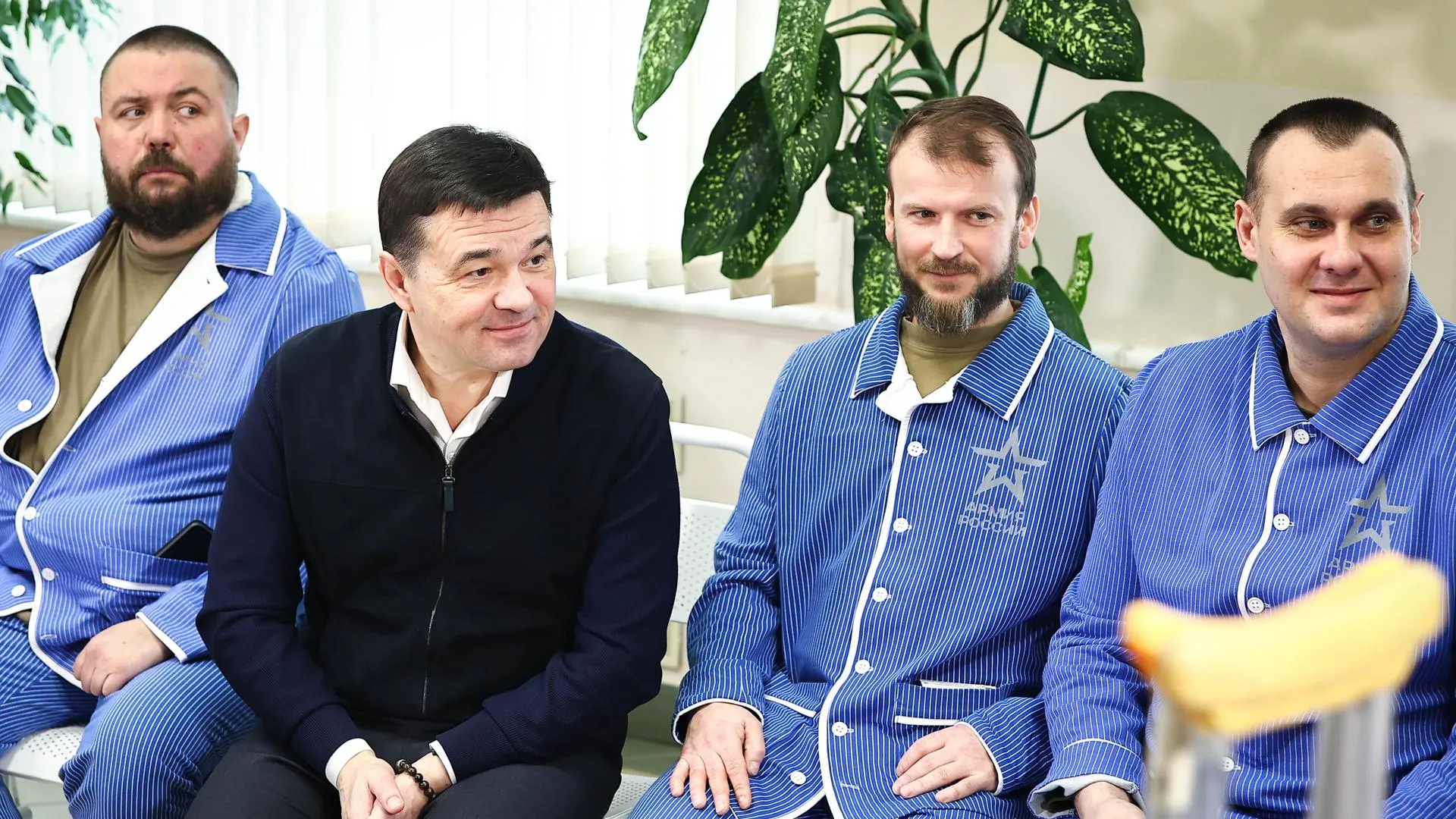 Губернатор проведал участников СВО, которые восстанавливаются в госпитале в Подольске