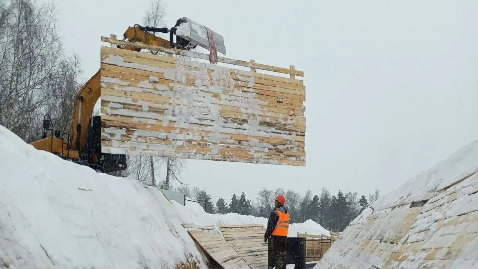 В Балашихе начали устройство шкафной стенки путепровода у станции Черное