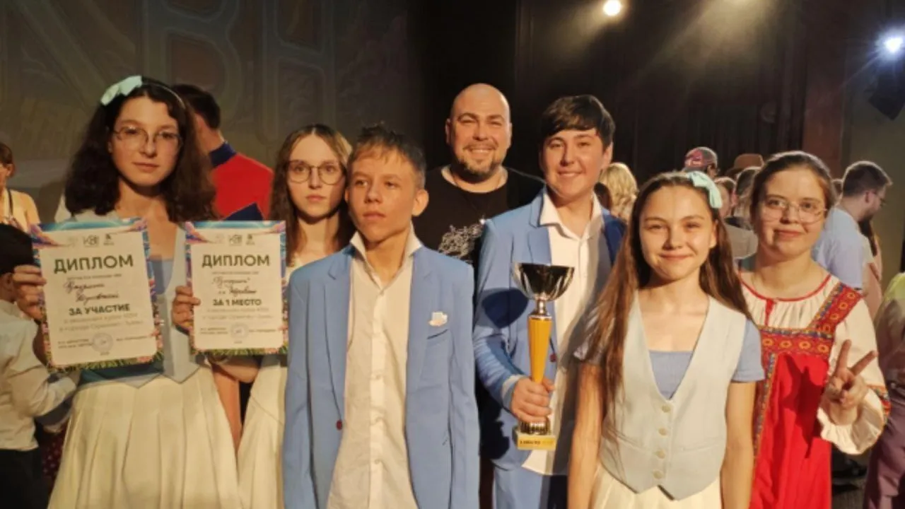 Команда КВН «Футурина» молодежного центра «Дружба» стала обладателем сразу двух наград