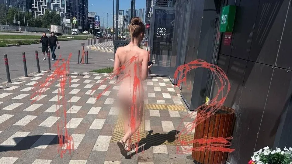 Бывшая участница «Дома-2» устроила голую прогулку по Москве