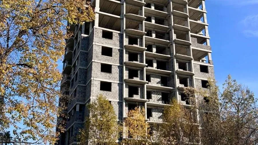 В Звенигороде демонтируют недостроенное здание многоквартирного жилого дома