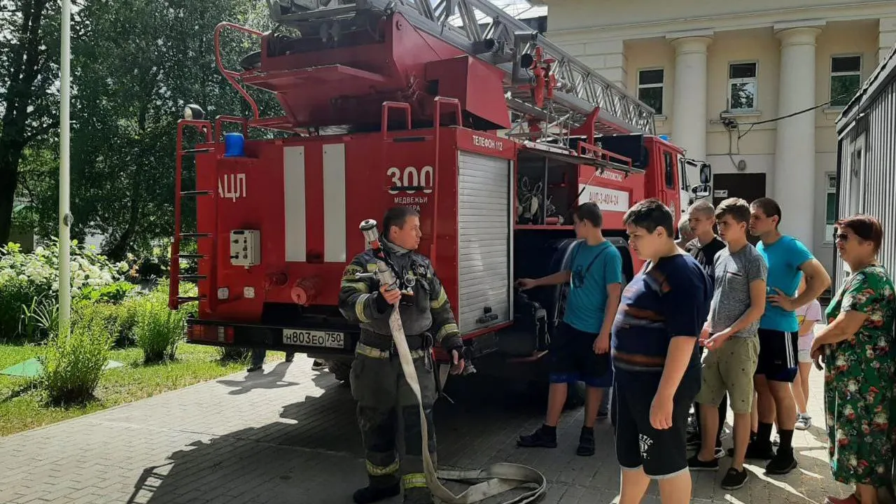 Спасатели рассказали детям из семейного центра «Доверие» о правилах пожарной безопасности