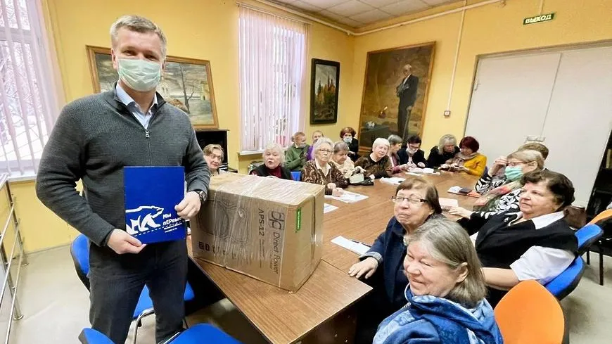 Депутат Мособлдумы Дениско подарил аудиосистему Дому ветеранов Люберец