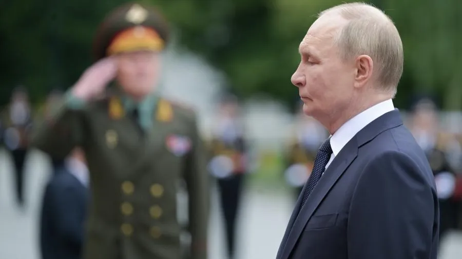 Владимир Путин возложил цветы к Могиле Неизвестного Солдата