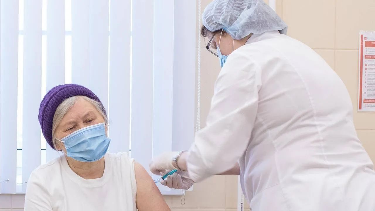 Пожилые люди составили 40% от числа вакцинированных от Covid‑19 в Подмосковье